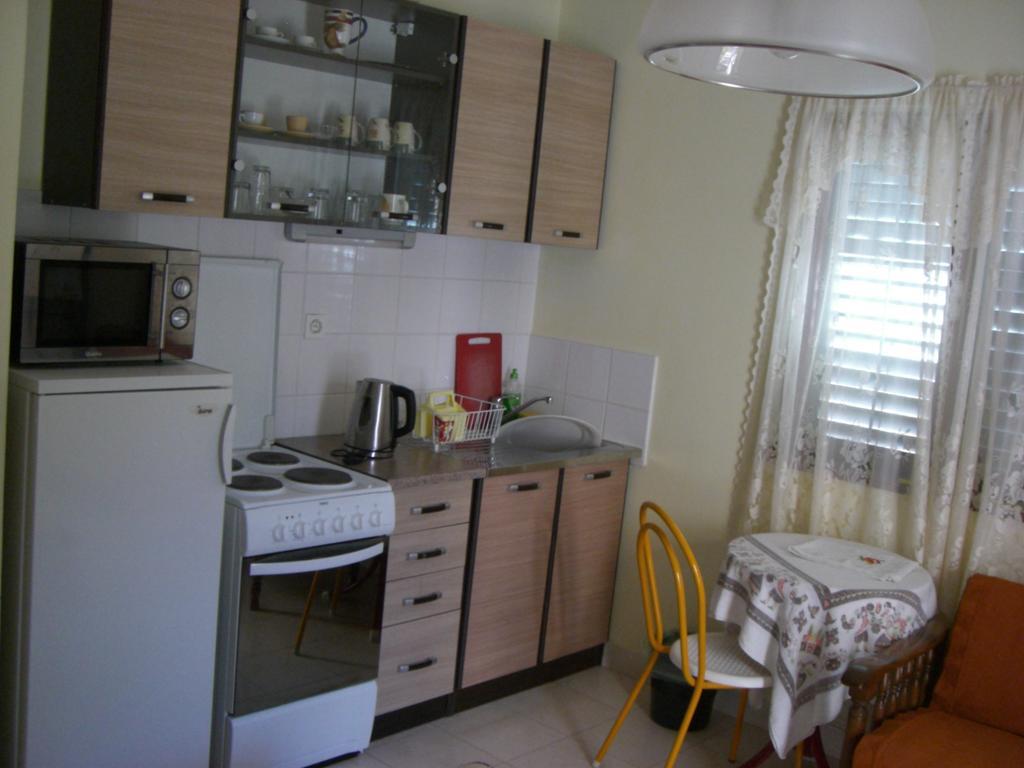 Apartments Anini Dvori Промайна Стая снимка