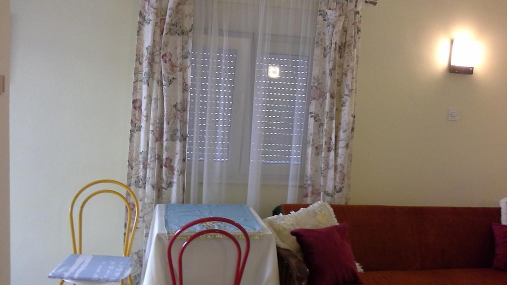Apartments Anini Dvori Промайна Екстериор снимка