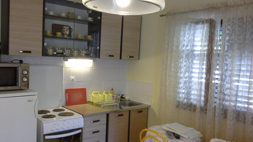 Apartments Anini Dvori Промайна Екстериор снимка